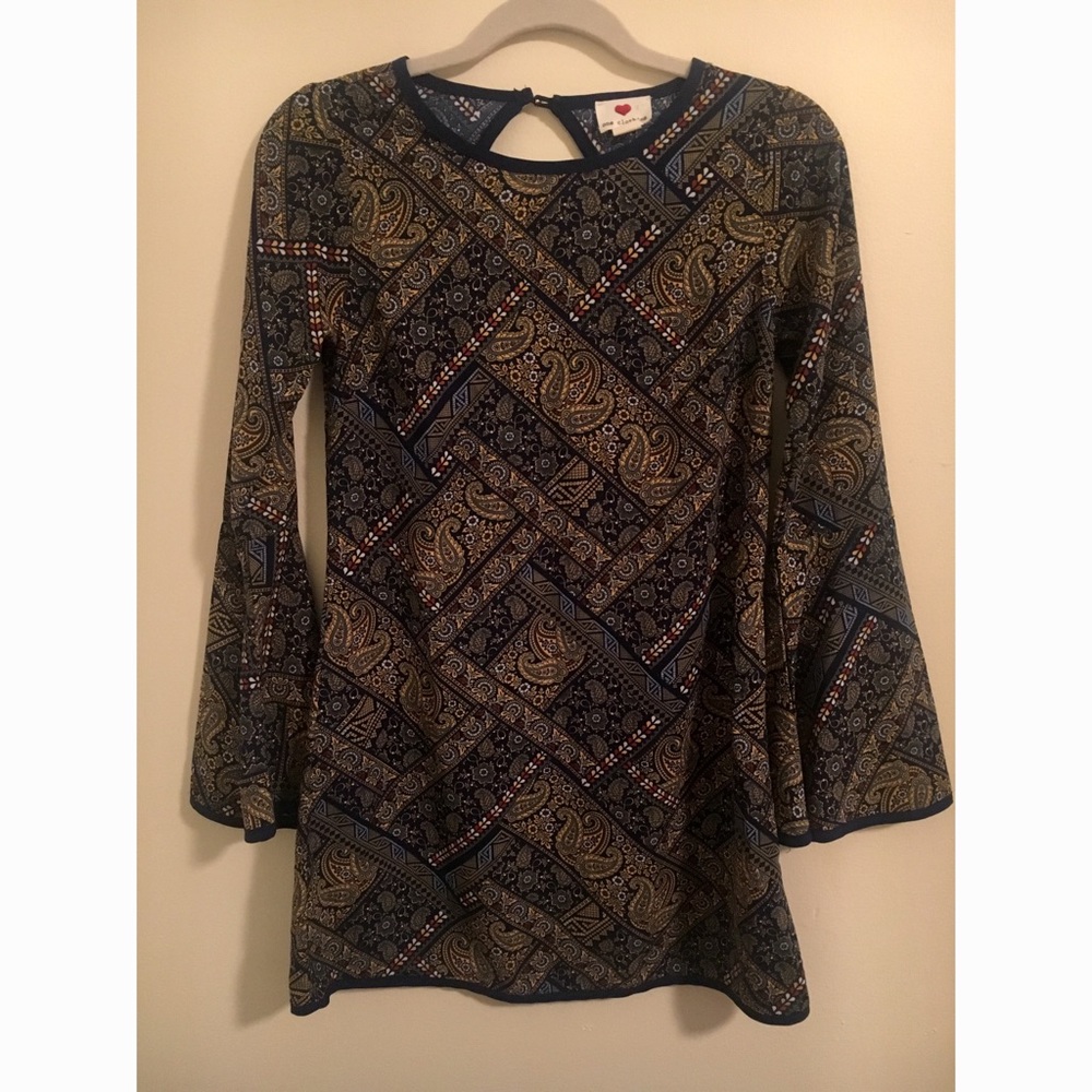Bell-sleeved dress